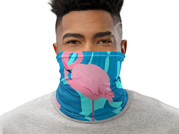 A person wearing a neck gaiter