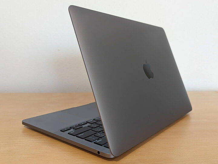 Apple Macbook Pro M2 13インチ product_347452_product_shots4.jpg