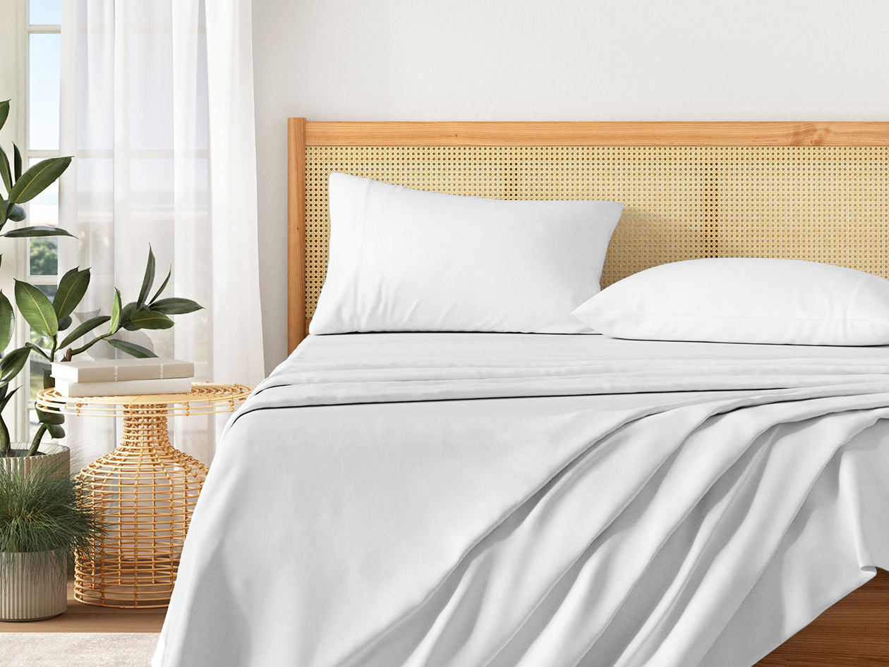 4-Piece Pre-Washed Microfiber Sheet Set (White/Twin)