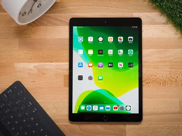 Apple iPad (2021) 9th Gen 64GB Wi-Fi & Cellular Unlocked Space