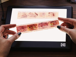 Kodak LED 7" x 5" Light Box for Negatives, Slides, Film & Artwork