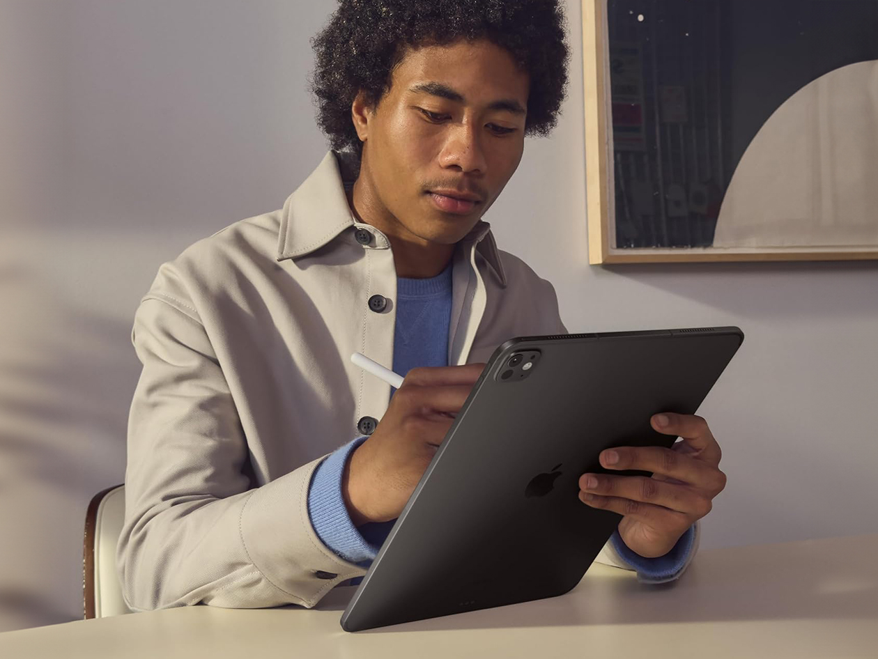 Apple iPad Pro 13" (2024) M4 256GB Wi-Fi + 5G Unlocked Silver (Refurbished)