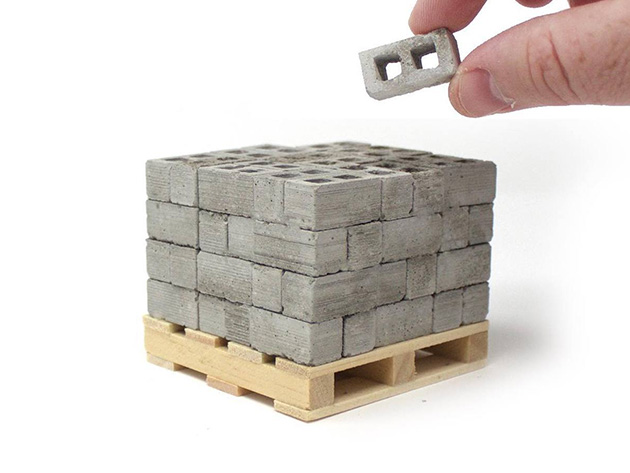 Mini Cinder Blocks With Pallet & Shipping Crate (1:18 Scale/ 72pk)