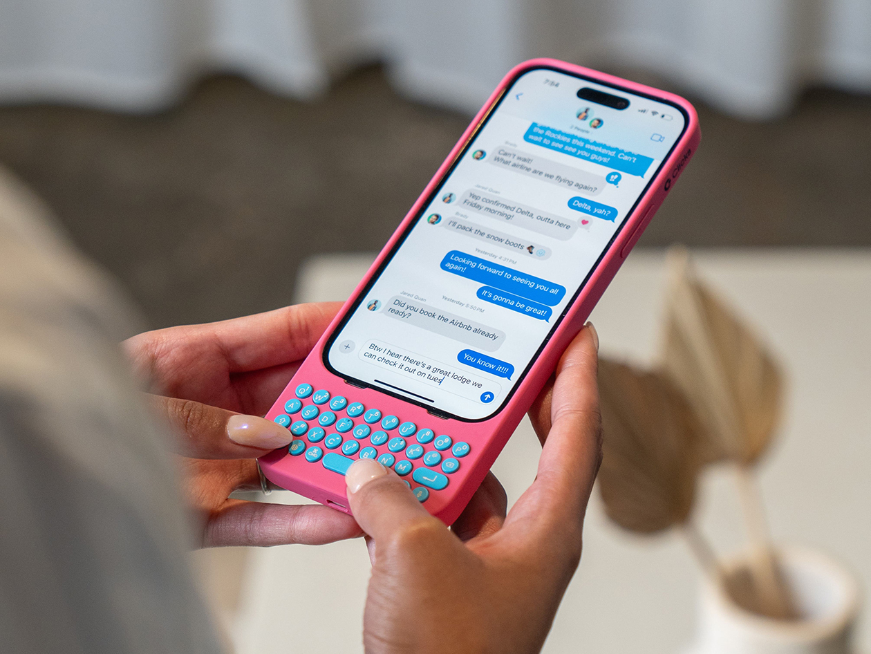 Clicks Keyboard Phone Case (Miami Beach/iPhone 15 Pro Max)