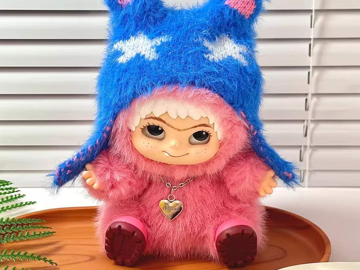 Wakuku Adorable Collectible Figure (Pink/Blue)