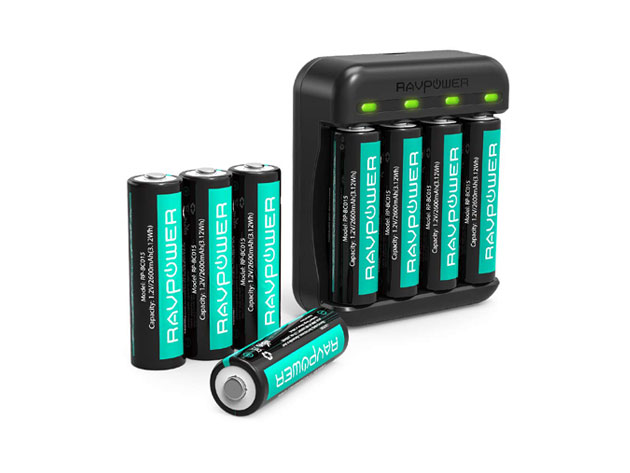 2600mAh High Capacity Battery Charger + 8 Batteries