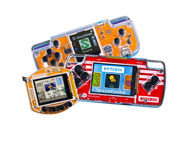 CircuitMess Gaming Bundle: DIY Game Console & Virtual Pet