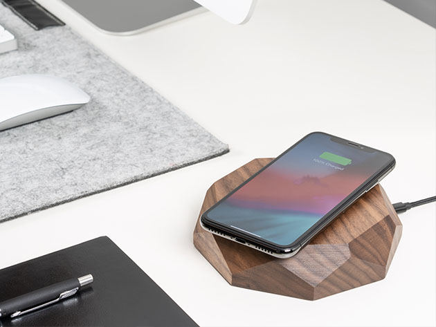 Wooden Qi Wireless Charger (Walnut Wood) | Android Authority