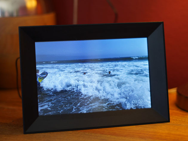 8" WiFi Digital Photo Frame with Auto Rotation & Photos/Videos Sharing