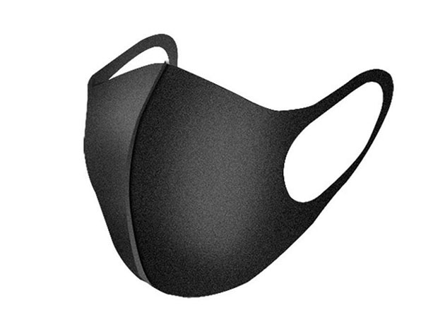 A black facemask.