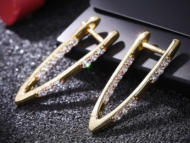 Curved Huggie Earrings with Swarovski Crystals (Gold)