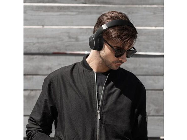 motorola wireless over ear headphones escape 220