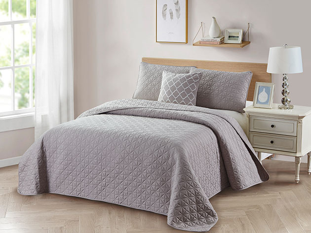 4-Piece Quilt Set with Embroidered Pillow (Taupe)