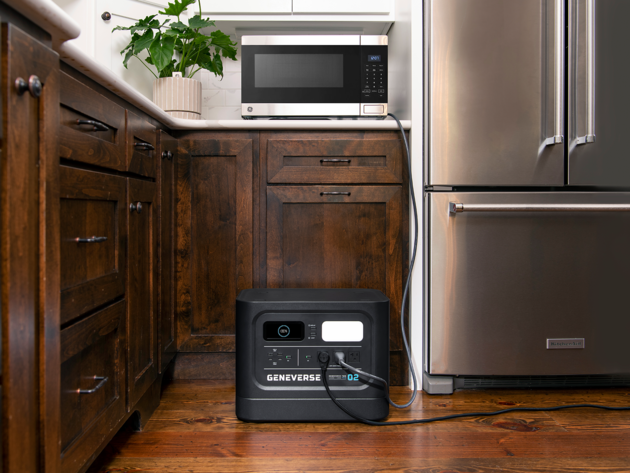 HomePower PRO Solar Generator ONE PRO + TWO PRO + 4 Solar Panels (800W) - 2-4 People