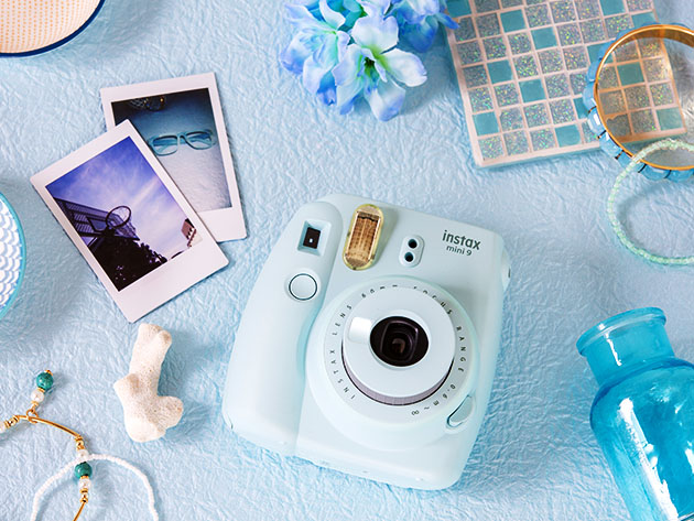 Capture Memories In An Instant With This Cute Instant Camera