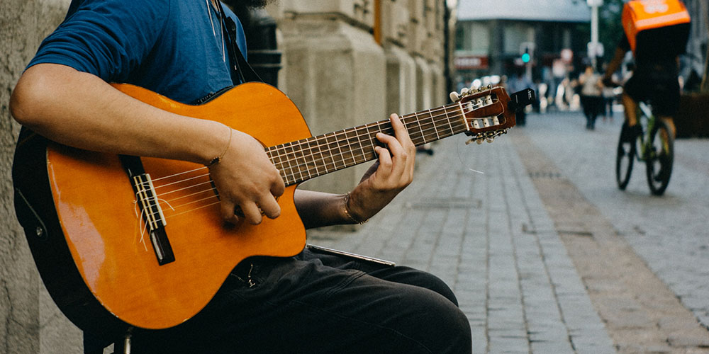 Start Playing Solo Guitar the Simple Way