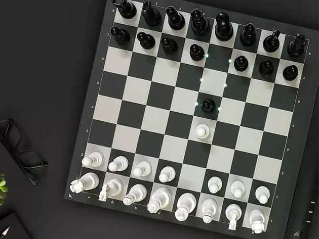 Square Off Pro: World's First Rollable Tournament e-Chessboard